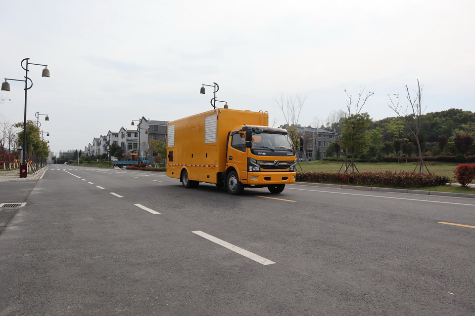 東風(fēng)大多利卡電源車