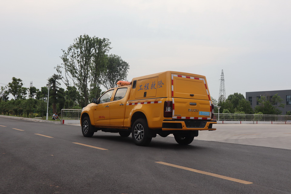 五十鈴皮卡救險(xiǎn)車